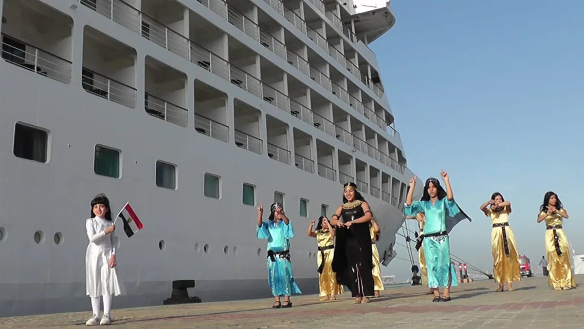 قادمة من قبرص.. ميناء الإسكندرية يستقبل السفينة السياحية Seven Seas Navigator قادمة من قبرص.. ميناء الإسكندرية يستقبل السفينة السياحية Seven Seas Navigator