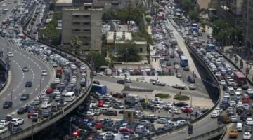 قبل ما تنزل من بيتك.. كثافات مرورية على أغلب طرق ومحاور القاهرة والجيزة