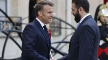 باريس.. ماكرون يستقبل الشرع لدى وصوله للإليزيه