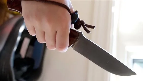 قرار يتعلق بثلاثة طلاب اعتدوا على شخص آخر بسبب شقيقته في أكتوبر. قرار يتعلق بثلاثة طلاب اعتدوا على شخص آخر بسبب شقيقته في أكتوبر.