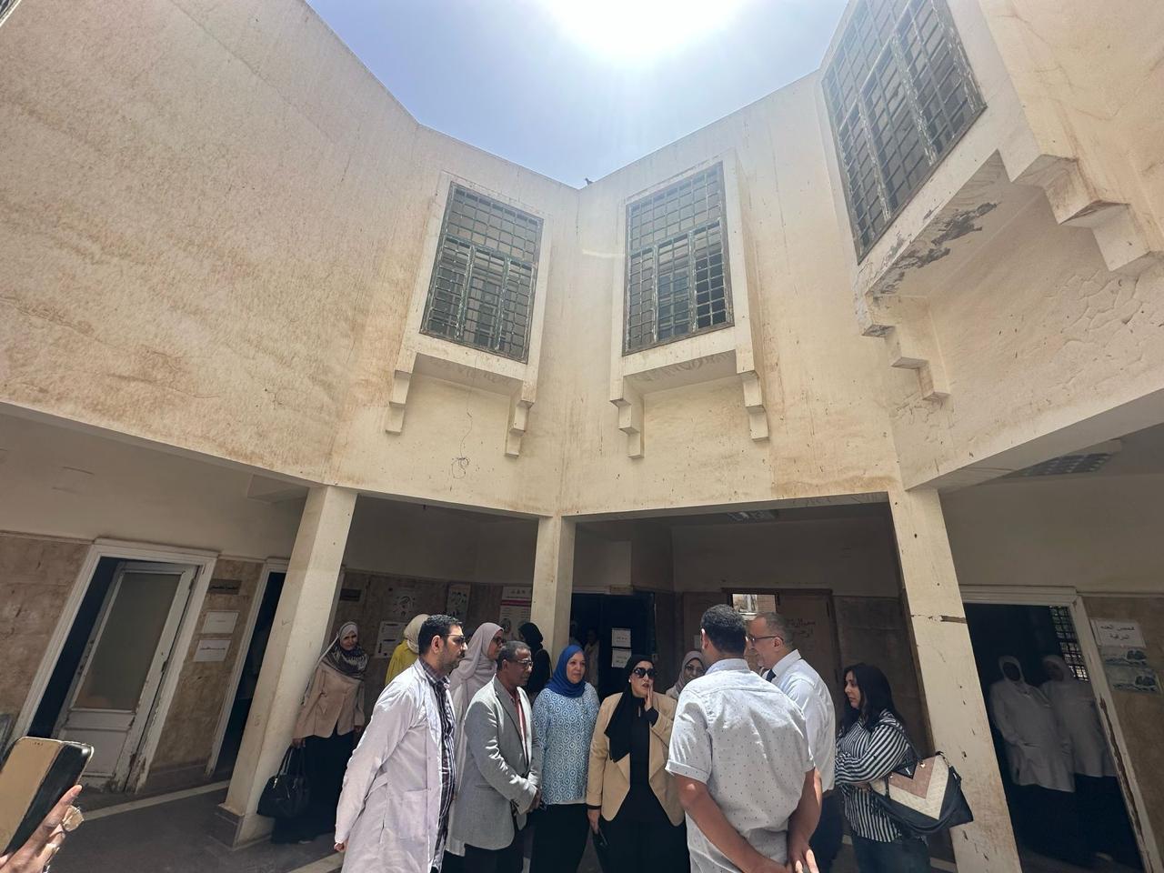 قطاع الرعاية الأساسية يتابع جودة الخدمات الصحية بعدد من الوحدات ومراكز طب الأسرة بأسوان قطاع الرعاية الأساسية يتابع جودة الخدمات الصحية بعدد من الوحدات ومراكز طب الأسرة بأسوان