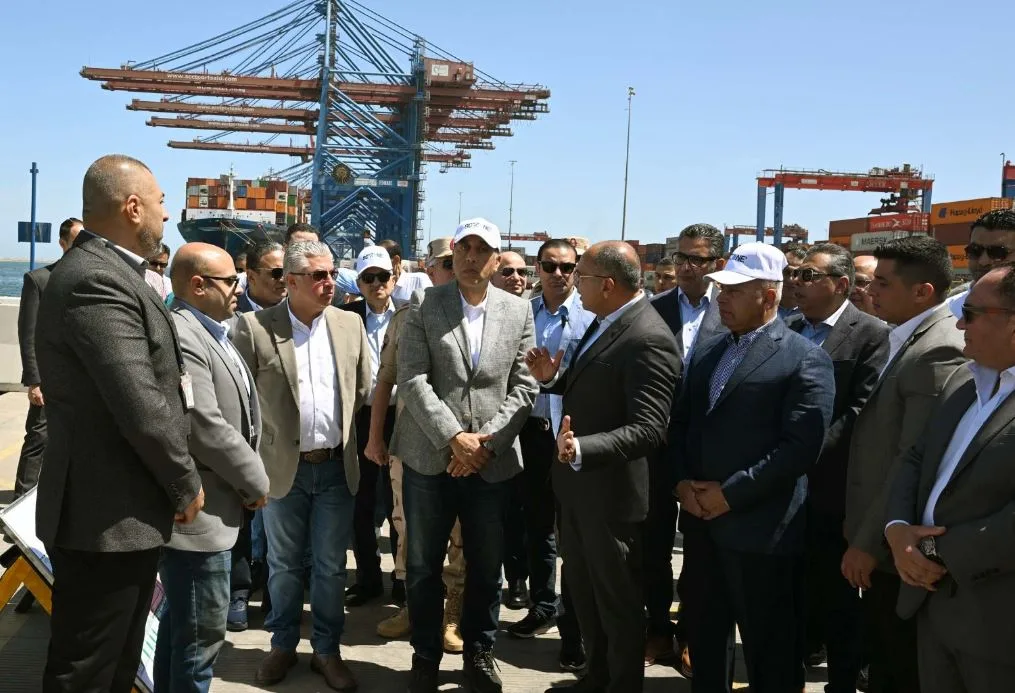 رئيس الوزراء يتفقد مشروعي رووتس وسكاي للموانئ رئيس الوزراء يتفقد مشروعي رووتس وسكاي للموانئ