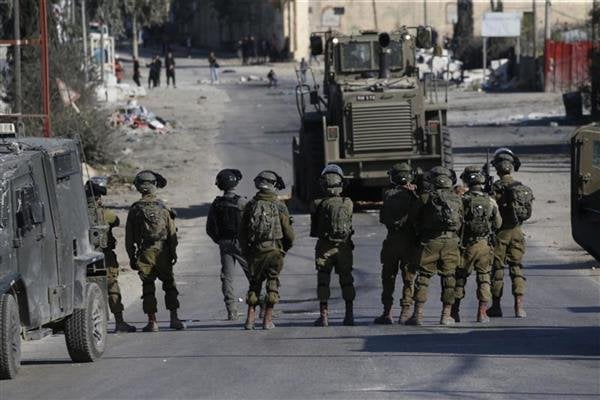قوات الاحتلال الإسرائيلي تعتقل 11 فلسطينيًّا من الضفة الغربية قوات الاحتلال الإسرائيلي تعتقل 11 فلسطينيًّا من الضفة الغربية