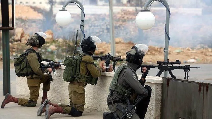 قوات الاحتلال الإسرائيلية تطلق النار على شاب فلسطيني في القدس قوات الاحتلال الإسرائيلية تطلق النار على شاب فلسطيني في القدس
