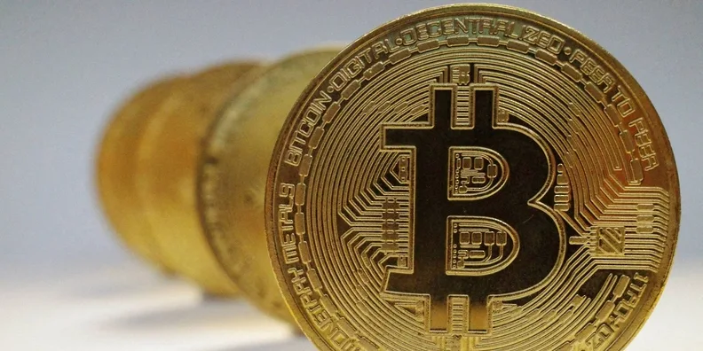 قيمةُ عملة “بتكوين” تتجاوز 100 ألف دولار لأول مرة منذ فبراير الماضي قيمةُ عملة “بتكوين” تتجاوز 100 ألف دولار لأول مرة منذ فبراير الماضي