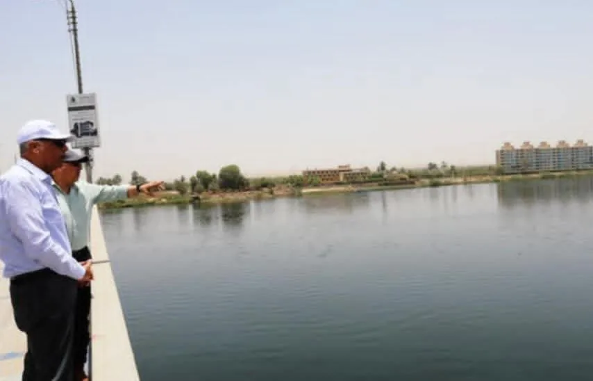 وزير الموارد المائية ومحافظ أسوان يتفقدان هيئة ري إدفو للاطلاع على سير العمل فيها