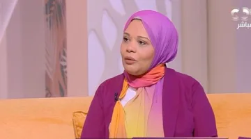 كاتبة تروي قصتها مع جماعة الإخوان واستخدامهم لمشاعر النساء ودعمها نفسيًا بعد مغادرتها لهم.