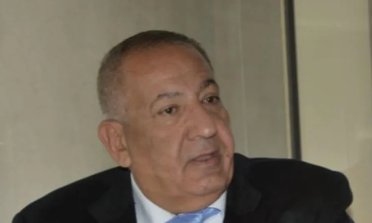 كامل أبو علي يقرر العودة عن استقالته من رئاسة النادي المصري كامل أبو علي يقرر العودة عن استقالته من رئاسة النادي المصري