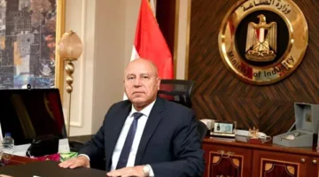 كامل الوزير: وزارتي الصناعة والنقل تعملان على وضع إطار لتعزيز الاستثمار في التكنولوجيا الخضراء والطاقة المتجددة.