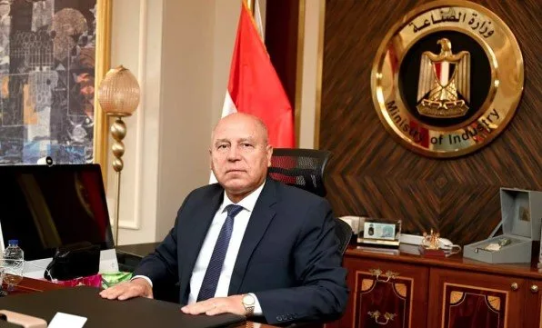 كامل الوزير يؤكد استمرار جهود النهوض بالصناعة المصرية وتحفيز الاستثمار الصناعي كامل الوزير يؤكد استمرار جهود النهوض بالصناعة المصرية وتحفيز الاستثمار الصناعي