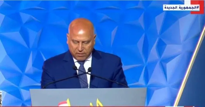 كامل الوزير يعاقب 11 موظفا ويرقي المُبلغ.. إجراءات صارمة بعد كشف مخالفات في السكة الحديد كامل الوزير يعاقب 11 موظفا ويرقي المُبلغ.. إجراءات صارمة بعد كشف مخالفات في السكة الحديد