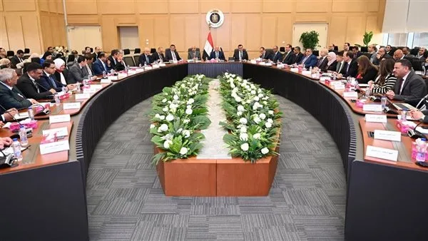 كامل الوزير يوجه بإعداد خطة لإنشاء مصانع لتحويل المخلفات الزراعية إلى أعلاف وكيماويات وأخشاب كامل الوزير يوجه بإعداد خطة لإنشاء مصانع لتحويل المخلفات الزراعية إلى أعلاف وكيماويات وأخشاب
