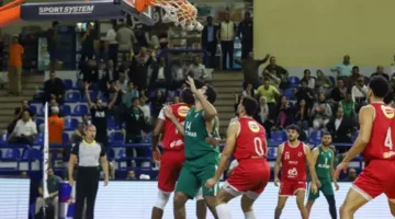 نهائي دوري السوبر: الأهلي يتقدم على الاتحاد 49-44 بعد الفترة الثالثة