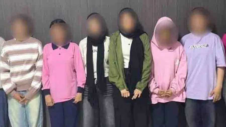 كشف ملابسات تداول مقطع فيديو لبعض الفتيات يتعدين على أخرى بالشرقية كشف ملابسات تداول مقطع فيديو لبعض الفتيات يتعدين على أخرى بالشرقية