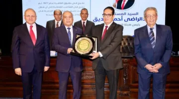 كلية حقوق جامعة القاهرة تكرم المستشار عبد الراضي رئيس هيئة النيابة الإدارية