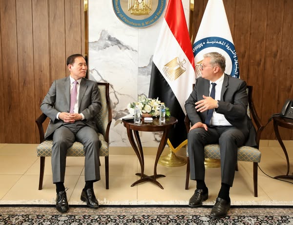 كوريا الجنوبية تدرس تعزيز استثماراتها البترولية بمصر عبر «دانا» و «بترونفرتيتي» كوريا الجنوبية تدرس تعزيز استثماراتها البترولية بمصر عبر «دانا» و «بترونفرتيتي»