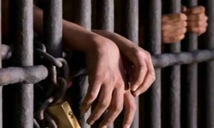 إلقاء القبض على متسول الأدوية وابنه بتهمة الاحتيال على المواطنين في القليوبية إلقاء القبض على متسول الأدوية وابنه بتهمة الاحتيال على المواطنين في القليوبية