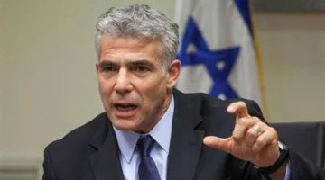لابيد يطالب نتنياهو بتوسيع العمليات ضد الحوثيين واستهداف الخبراء الإيرانيين باليمن