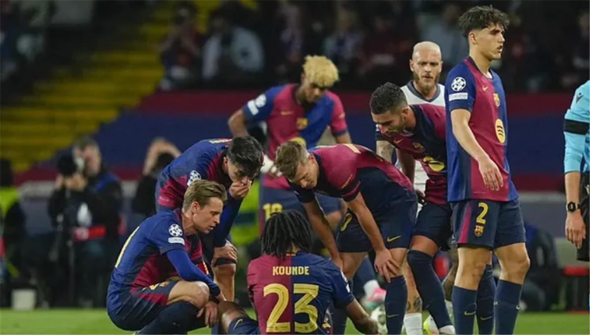 لاعب برشلونة يغادر مباراة إنتر ميلان مصابًا في دوري أبطال أوروبا لاعب برشلونة يغادر مباراة إنتر ميلان مصابًا في دوري أبطال أوروبا