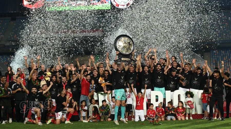لاعبو الأهلي إلى الخطيب والجماهير: سنرد عليهم في الدوري الـ45 في 28 لاعبو الأهلي إلى الخطيب والجماهير: سنرد عليهم في الدوري الـ45 في 28