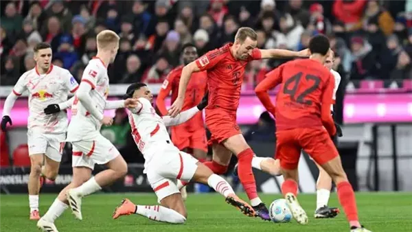 لايبزيج يباغت بايرن ميونيخ بهدفين في الشوط الأول بالدوري الألماني لايبزيج يباغت بايرن ميونيخ بهدفين في الشوط الأول بالدوري الألماني
