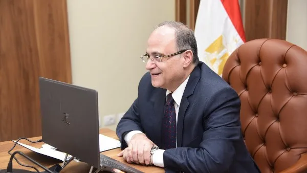 لبحث التعاون المشترك.. رئيس هيئة الدواء يعقد اجتماعا افتراضيا مع نظيره الزامبي لبحث التعاون المشترك.. رئيس هيئة الدواء يعقد اجتماعا افتراضيا مع نظيره الزامبي