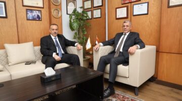 لتدريب شباب الصعيد على علوم الفضاء.. محافظ أسيوط يبحث مع الرئيس التنفيذي لوكالة الفضاء المصرية إنشاء معهد بالمحافظة