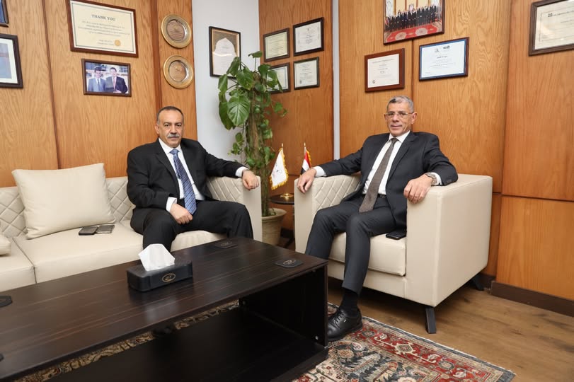 لتدريب شباب الصعيد على علوم الفضاء.. محافظ أسيوط يبحث مع الرئيس التنفيذي لوكالة الفضاء المصرية إنشاء معهد بالمحافظة لتدريب شباب الصعيد على علوم الفضاء.. محافظ أسيوط يبحث مع الرئيس التنفيذي لوكالة الفضاء المصرية إنشاء معهد بالمحافظة