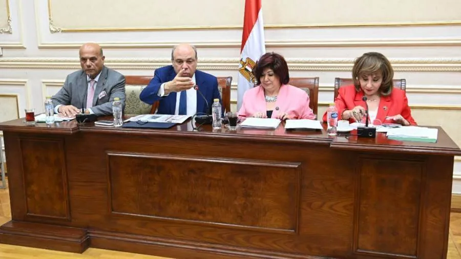 لجنة السياحة بالنواب تقدم 6 توصيات لتحسين نظام نقل المسافرين في المطارات لجنة السياحة بالنواب تقدم 6 توصيات لتحسين نظام نقل المسافرين في المطارات
