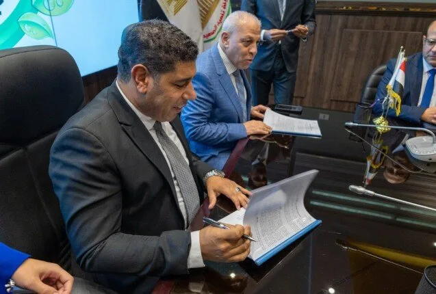 لدعم التصنيع الزراعي.. هيئة تنمية الصعيد و«أفرولاند» تطلقان مجمع تجفيف الطماطم بإسنا لدعم التصنيع الزراعي.. هيئة تنمية الصعيد و«أفرولاند» تطلقان مجمع تجفيف الطماطم بإسنا