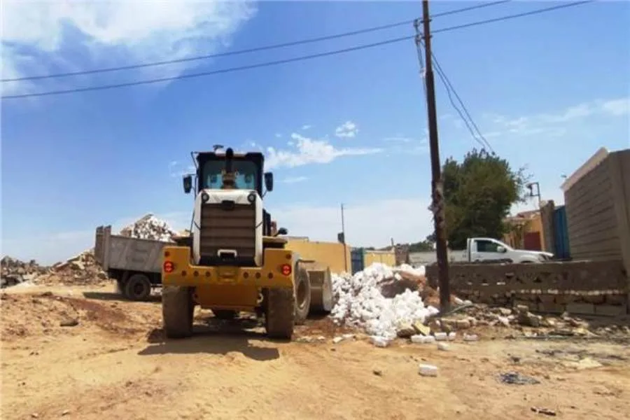 لودر يدهس مدير المتغيرات المكانية خلال حملة إزالة تعديات بإدفو شمال أسوان لودر يدهس مدير المتغيرات المكانية خلال حملة إزالة تعديات بإدفو شمال أسوان