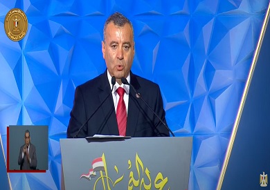 عاوزة أشوف مصر والسيسي.. رجل أعمال لبناني ينقل أمنية والدته إلى الرئيس عاوزة أشوف مصر والسيسي.. رجل أعمال لبناني ينقل أمنية والدته إلى الرئيس
