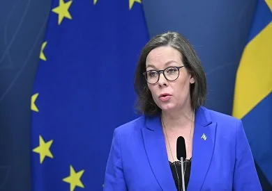 السويد: نعمل على المستوى الأوروبي للضغط لفرض عقوبات على مسؤولين إسرائيليين.