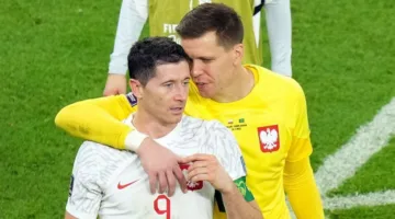 ليفاندوفسكي وتشيزني يتصارعان خلال تدريبات برشلونة – فيديو