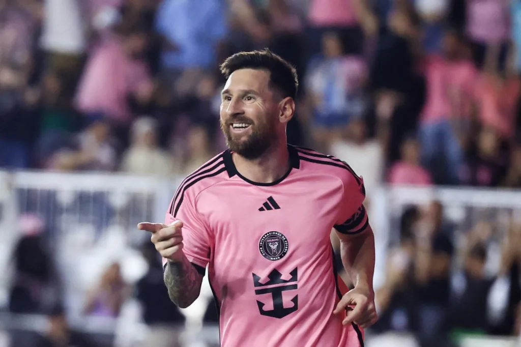 ميسي يحافظ على إنتر ميامي من الهزيمة أمام فيلادلفيا في الدوري الأمريكي ميسي يحافظ على إنتر ميامي من الهزيمة أمام فيلادلفيا في الدوري الأمريكي