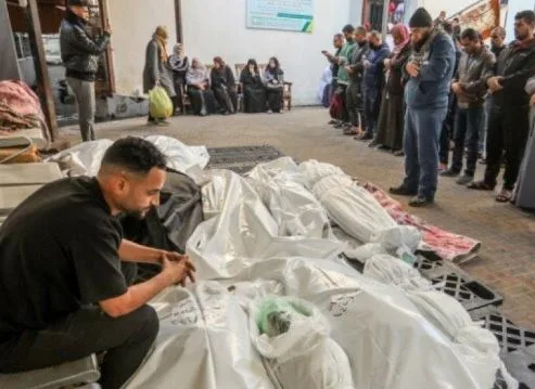 استشهاد عائلة بالكامل جراء قصف الاحتلال لخيمتهم في غزة