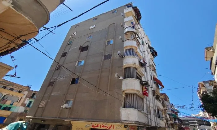 مResidents of a property in Alexandria plead for help: the house is leaning and we demand an alternative. مResidents of a property in Alexandria plead for help: the house is leaning and we demand an alternative.