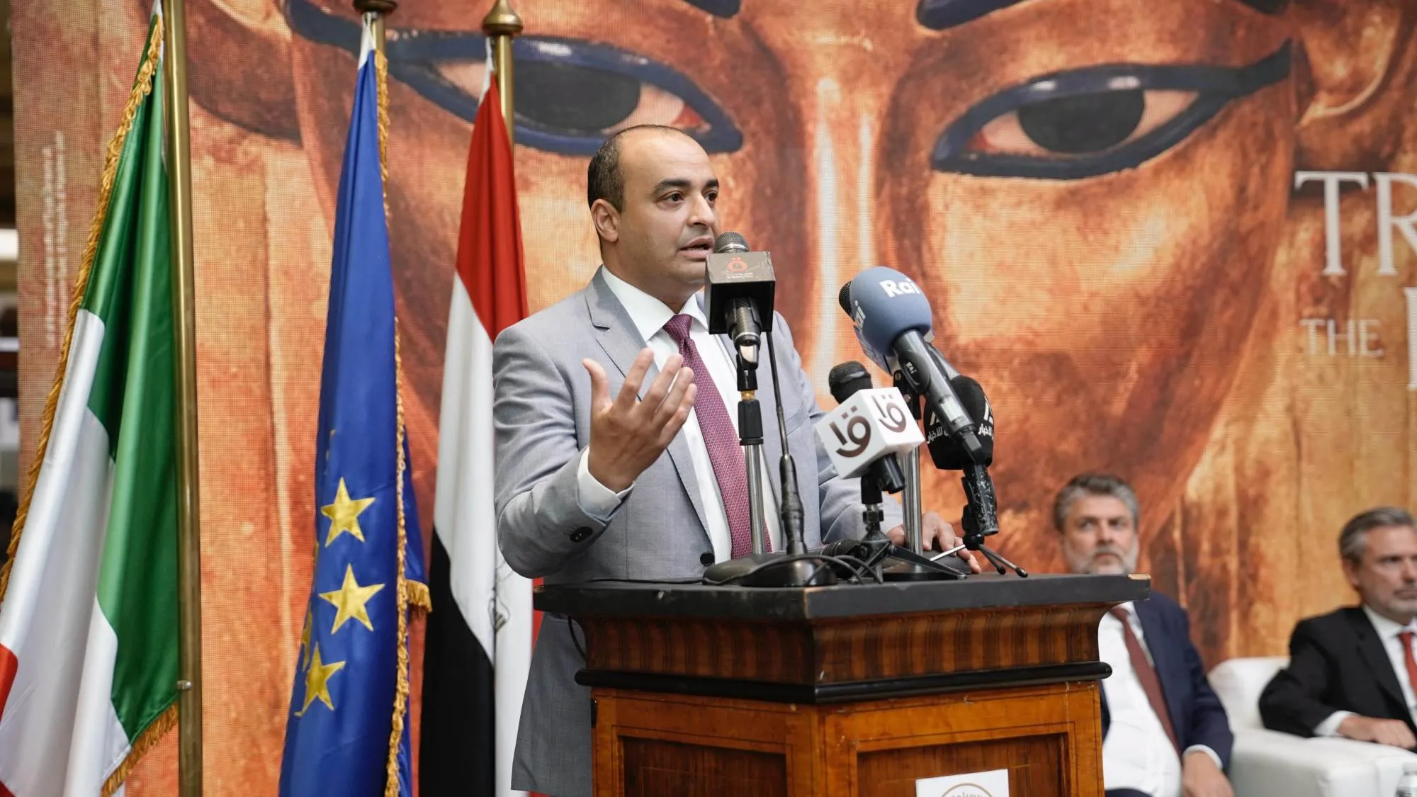 مؤتمر صحفي في المتحف المصري بالتحرير للإعلان عن معرض “كنوز الفراعنة” المؤقت مؤتمر صحفي في المتحف المصري بالتحرير للإعلان عن معرض “كنوز الفراعنة” المؤقت