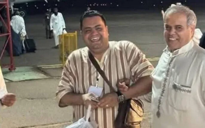 «ما الذي يربطك بالله؟».. قصة عامر القذافي «الحاج الليبي» الذي لم تُقلع الطائرة دونه ثلاث مرات «ما الذي يربطك بالله؟».. قصة عامر القذافي «الحاج الليبي» الذي لم تُقلع الطائرة دونه ثلاث مرات