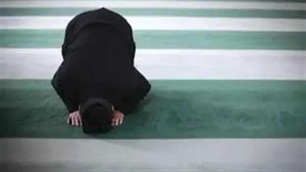ما حكم من نسي الفاتحة أثناء الصلاة وقرأها بعد السورة؟ أمين الفتوى يجيب ما حكم من نسي الفاتحة أثناء الصلاة وقرأها بعد السورة؟ أمين الفتوى يجيب