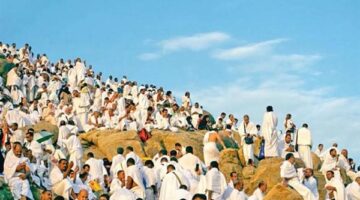 ما شروط وأحكام الوقوف بعرفة؟ أستاذ بجامعة الأزهر يجيب (فيديو)