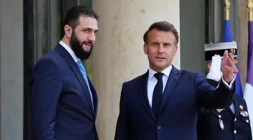 ماكرون يتعهد برفع العقوبات الأوروبية على سوريا والتوسط لمفاوضات مشتركة مع لبنان