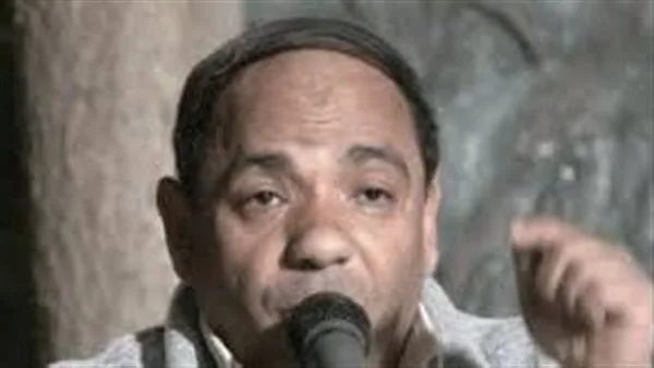 مالك ‘كائنان في انتظار البعث’.. محمد السيد إسماعيل، معلم لغة عربية يكرّس وقته للشعر والنقد الأدبي مالك ‘كائنان في انتظار البعث’.. محمد السيد إسماعيل، معلم لغة عربية يكرّس وقته للشعر والنقد الأدبي