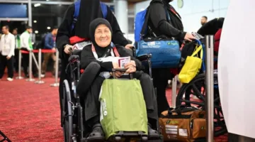 ماليزية تعبر عن فرحها لتمكينها من أداء فريضة الحج عبر مبادرة طريق مكة في كوالالمبور