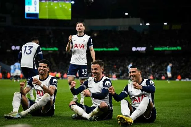 مانشستر يونايتد: مواجهة تحدي أمام توتنهام في الدوري الأوروبي.. اكتشف التشكيل المحتمل مانشستر يونايتد: مواجهة تحدي أمام توتنهام في الدوري الأوروبي.. اكتشف التشكيل المحتمل