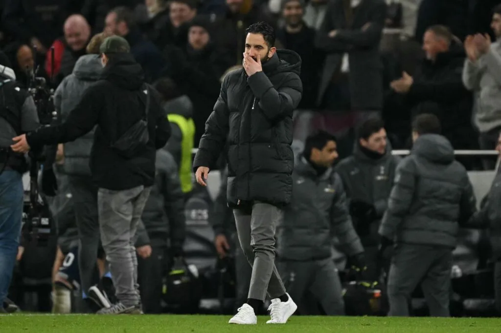 أموريم يوضح موقفه حول انتقال برونو فيرنانديز إلى الدوري السعودي أموريم يوضح موقفه حول انتقال برونو فيرنانديز إلى الدوري السعودي