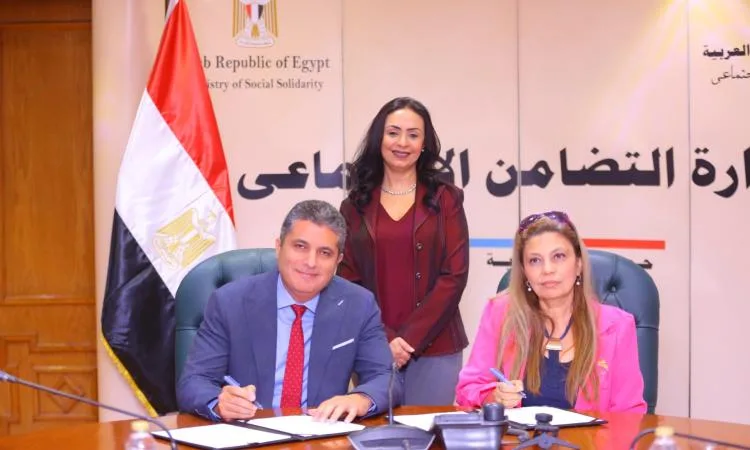 مايا مرسي تشهد توقيع بروتوكول بين "تكافل وكرامة"و"دعم الصناعات الريفية" مايا مرسي تشهد توقيع بروتوكول بين "تكافل وكرامة"و"دعم الصناعات الريفية"