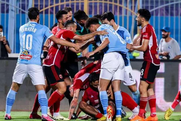 مايفوتكش.. الأهلي يخطف صفقة بيراميدز وغياب ثنائي عن المونديال وضربة «عواد» مايفوتكش.. الأهلي يخطف صفقة بيراميدز وغياب ثنائي عن المونديال وضربة «عواد»