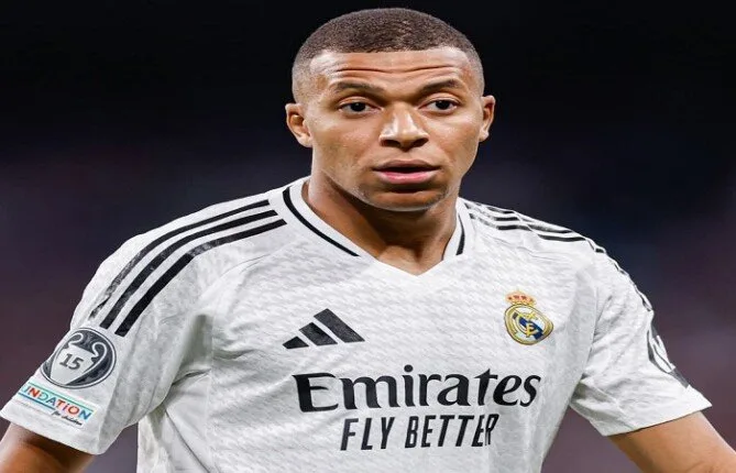 مبابي على رأس قائمة ريال مدريد لمواجهة برشلونة في الدوري الإٍسباني مبابي على رأس قائمة ريال مدريد لمواجهة برشلونة في الدوري الإٍسباني