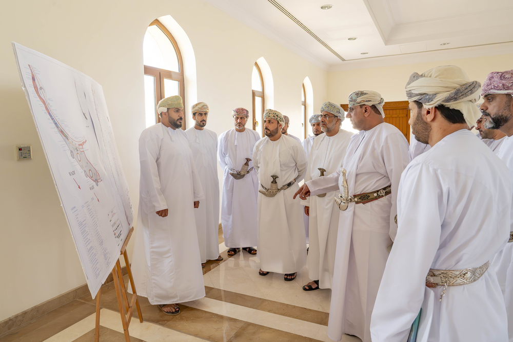 متابعةُ سير العمل في تنفيذ المشروعات التنموية بمحافظة الداخلية متابعةُ سير العمل في تنفيذ المشروعات التنموية بمحافظة الداخلية